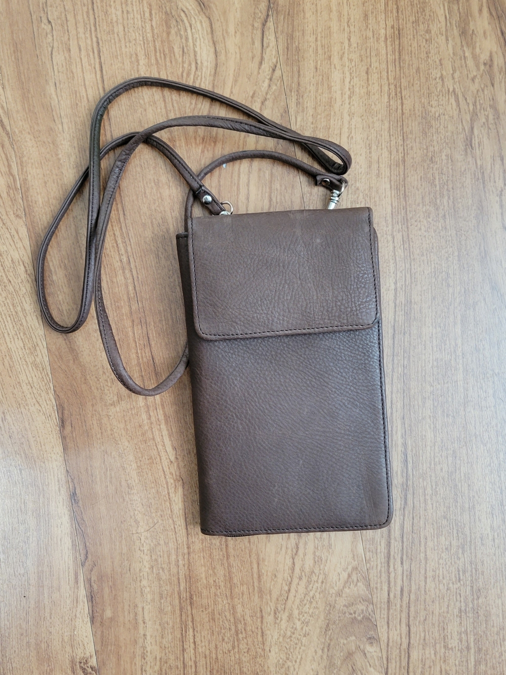 NWOT Wilsons Leather Crossbody Wallet Purse With Detachable Strap